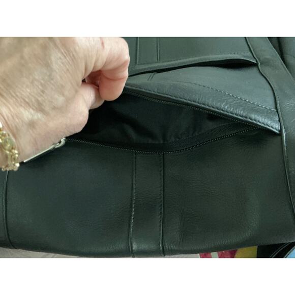 Le Donne Leather Simple Flap Over Crossbody Bag Black - Picture 3 of 16